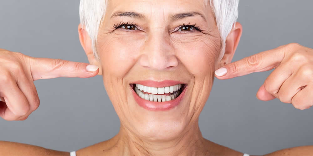 Dental İmplantlar ile Yaşlı Görünümün Önüne Nasıl Geçilir?