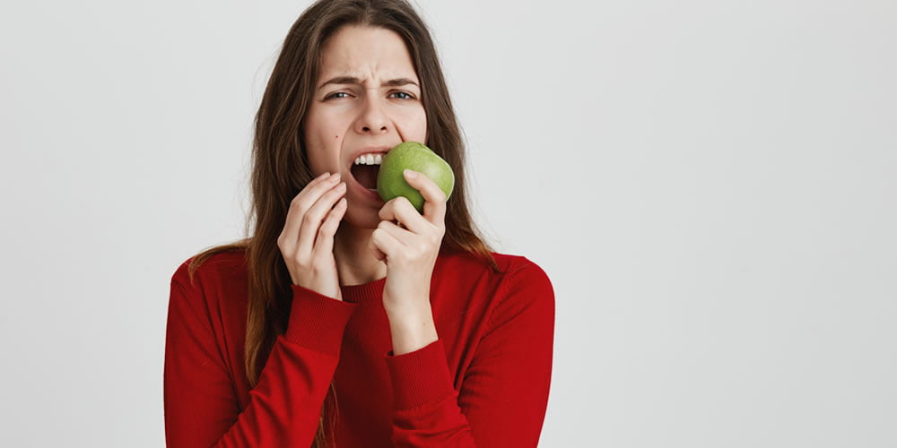 İmplant Ameliyatı Sonrası Yiyebileceğimiz ve Kaçınmamız Gereken Yiyecekler